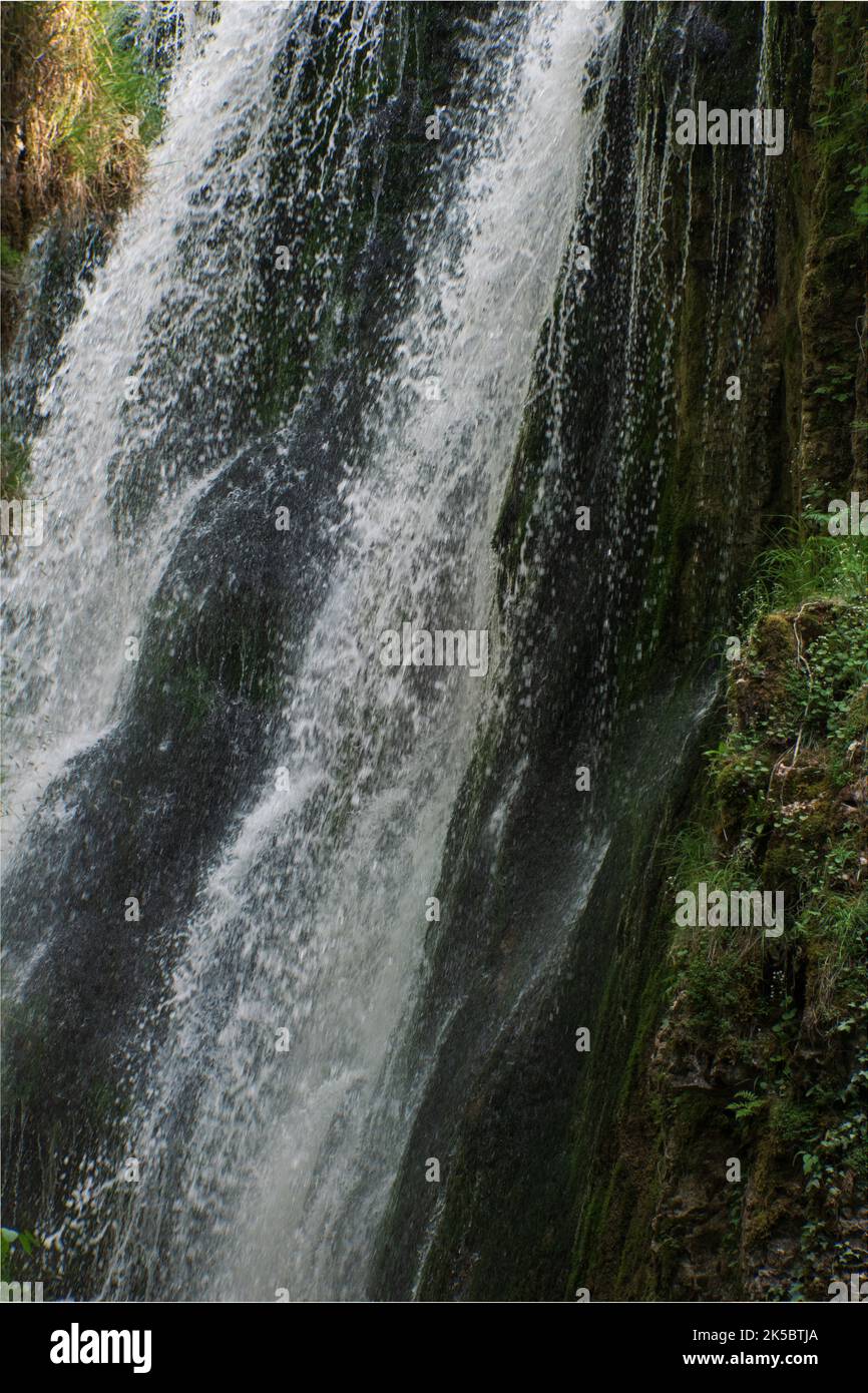 Les cascades du Hérisson dans le Jura français. Banque D'Images