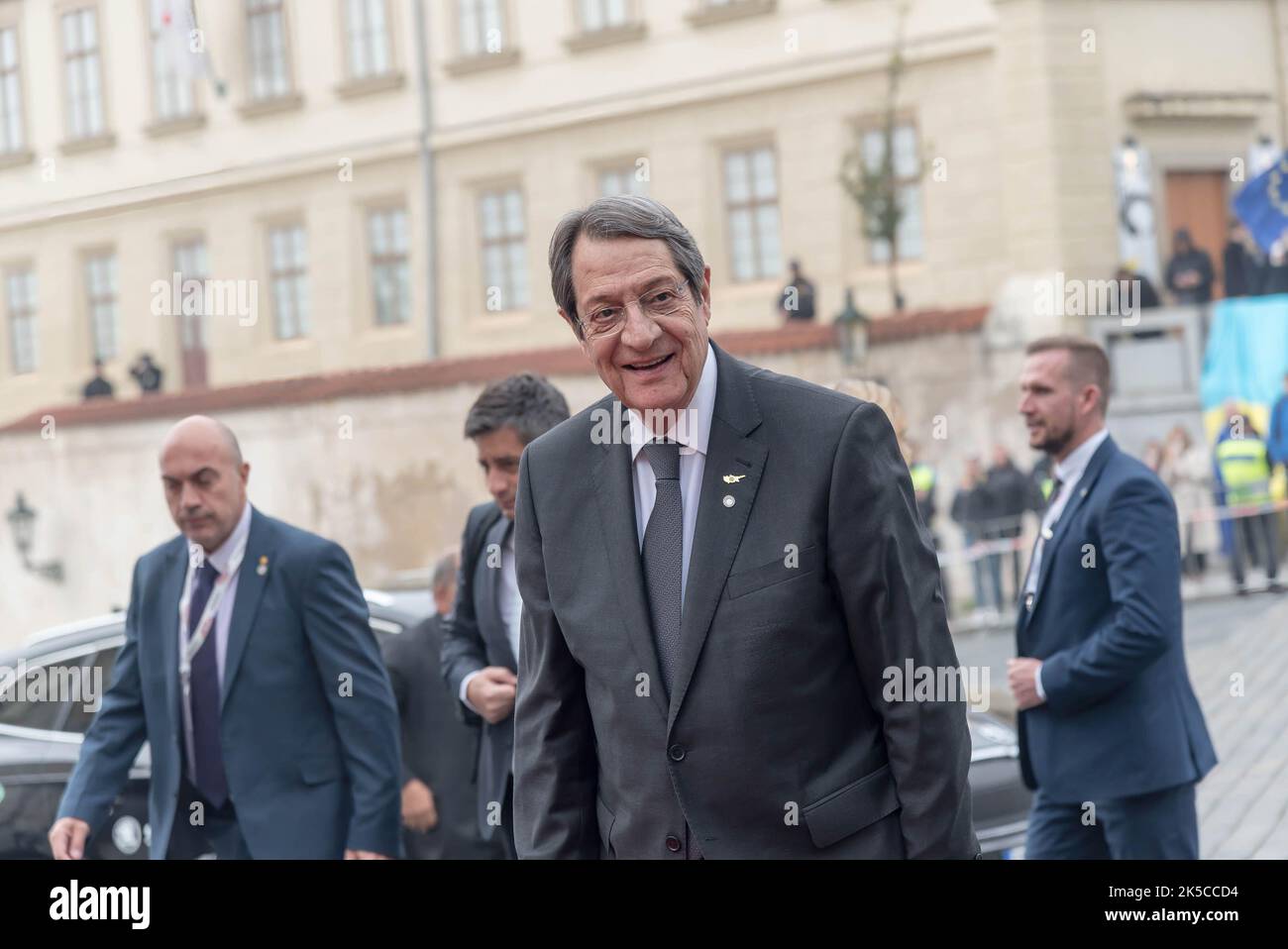 Prague, République tchèque. 07th octobre 2022. Le président de Chypre Nicos Anastasiades arrive avant la réunion informelle du Conseil européen de Prague. Les principaux points abordés au cours de la réunion sont la guerre en Ukraine, l'énergie et la situation économique en Europe. Crédit : SOPA Images Limited/Alamy Live News Banque D'Images