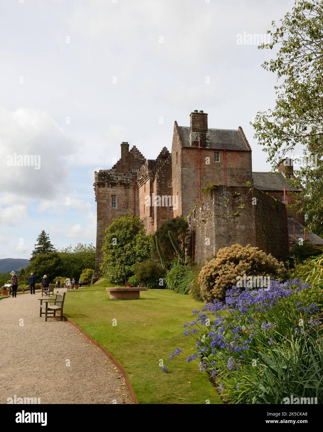 Château de Brodick, château baronial du XIXe siècle, jardins et parc de campagne sur l'île d'Arran, Écosse, Royaume-Uni, Europe. Banque D'Images