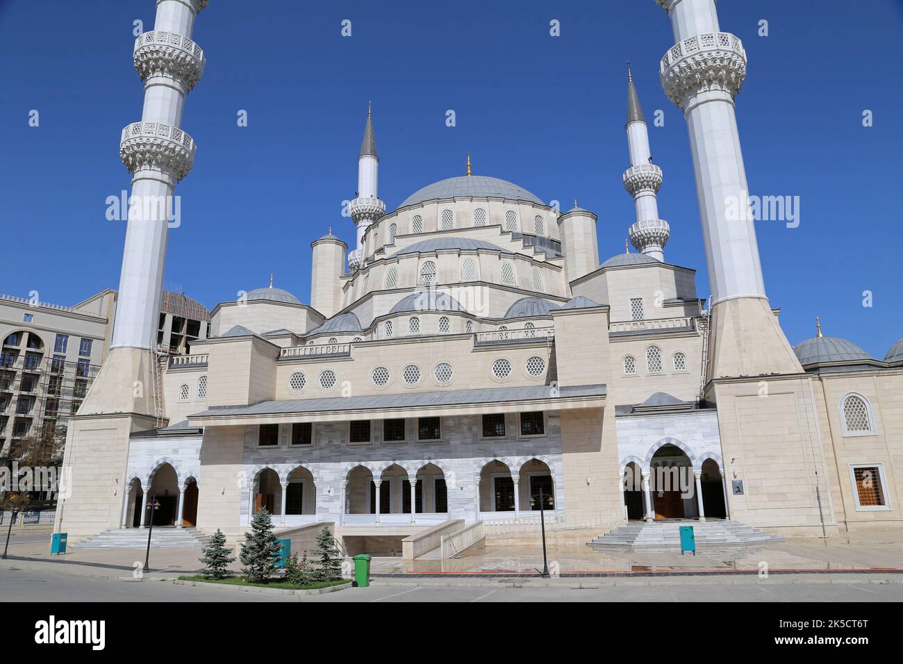 Mosquée centrale, rue Gogol, Bichkek, région de la ville de Bichkek, Kirghizistan, Asie centrale Banque D'Images
