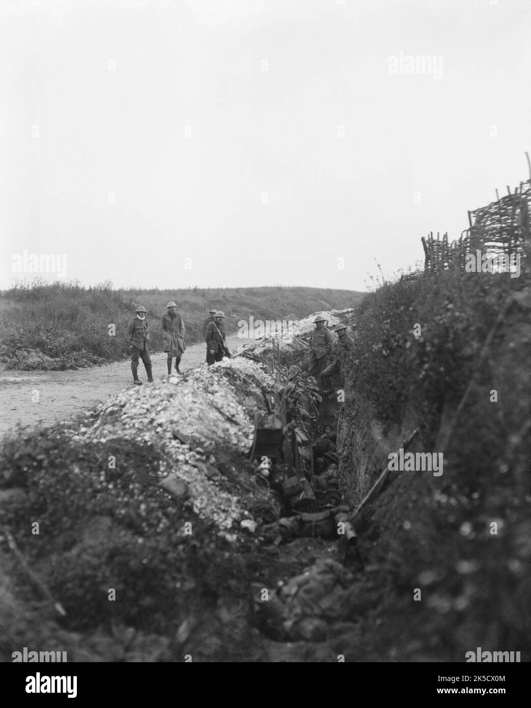 La bataille de la Somme, juillet - novembre 1916 Bataille de Albert. Les troupes britanniques se reposant dans une tranchée de soutien, avant l'attaque sur Beaumont Hamel, 1er juillet 1916. Banque D'Images