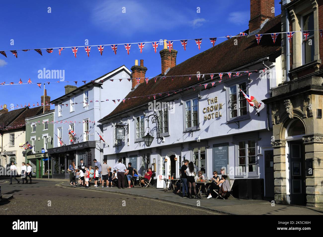 Vue sur l'hôtel Crown, village de Framingham, comté de Suffolk, Angleterre, Royaume-Uni Banque D'Images