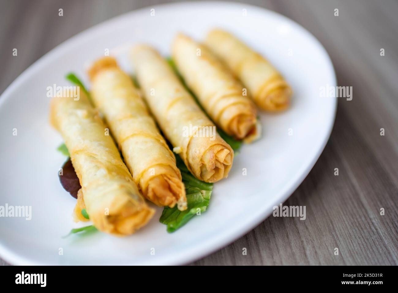Rouleau de fromage frit Banque D'Images