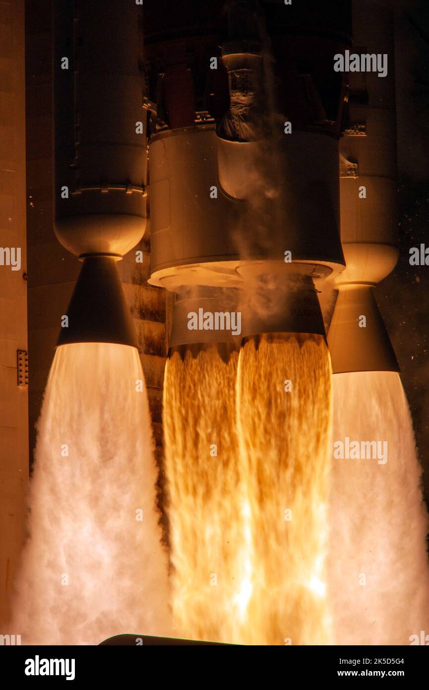 Une fusée Atlas V de l’Alliance de lancement unie décale sur 19 mai 2022, du complexe de lancement spatial 41 à la station de la Force spatiale du Cap-Canaveral en Floride pour l’essai de vol orbital non-crew-2 (OFT-2) de la NASA pour le programme d’équipage commercial de l’agence. Le décollage de L'OFT-2 s'est produit à 6 h 54 HAE. Starliner devrait arriver à la station spatiale pour l'amarrage environ 24 heures plus tard avec plus de 500 livres de cargaison de la NASA. Le test en vol est conçu pour tester les capacités de bout en bout du système pour le programme commercial Crew de la NASA, fournissant des données précieuses à la NASA certifiant le transport de l'équipage de Boeing Banque D'Images