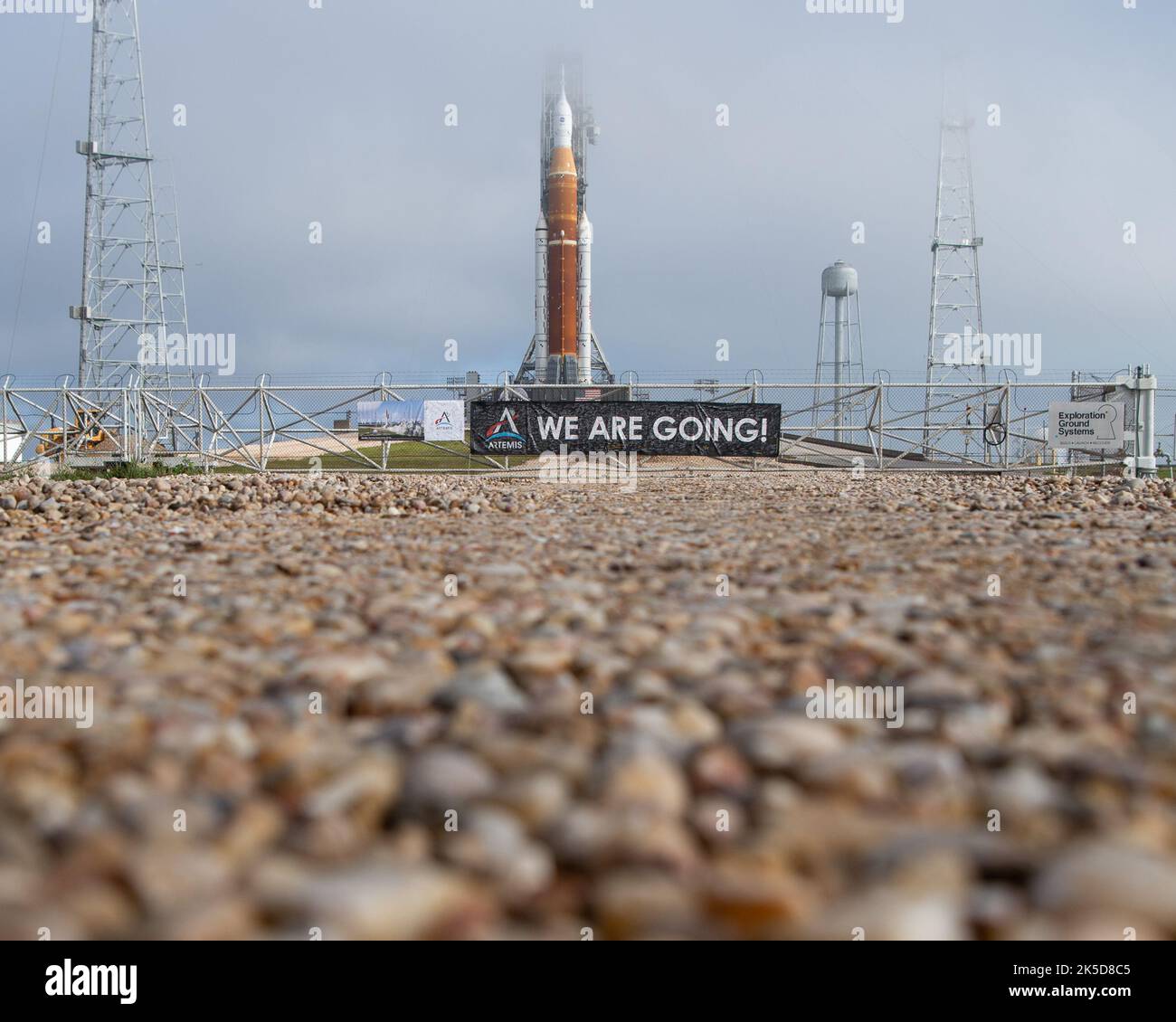 La fusée SLS avec le vaisseau spatial Orion est au Kennedy Space Center Launch Complex 39B pour la répétition des vêtements humides Artemis I, la vérification des systèmes et la pratique des comptes à rebours avant le premier lancement. Banque D'Images