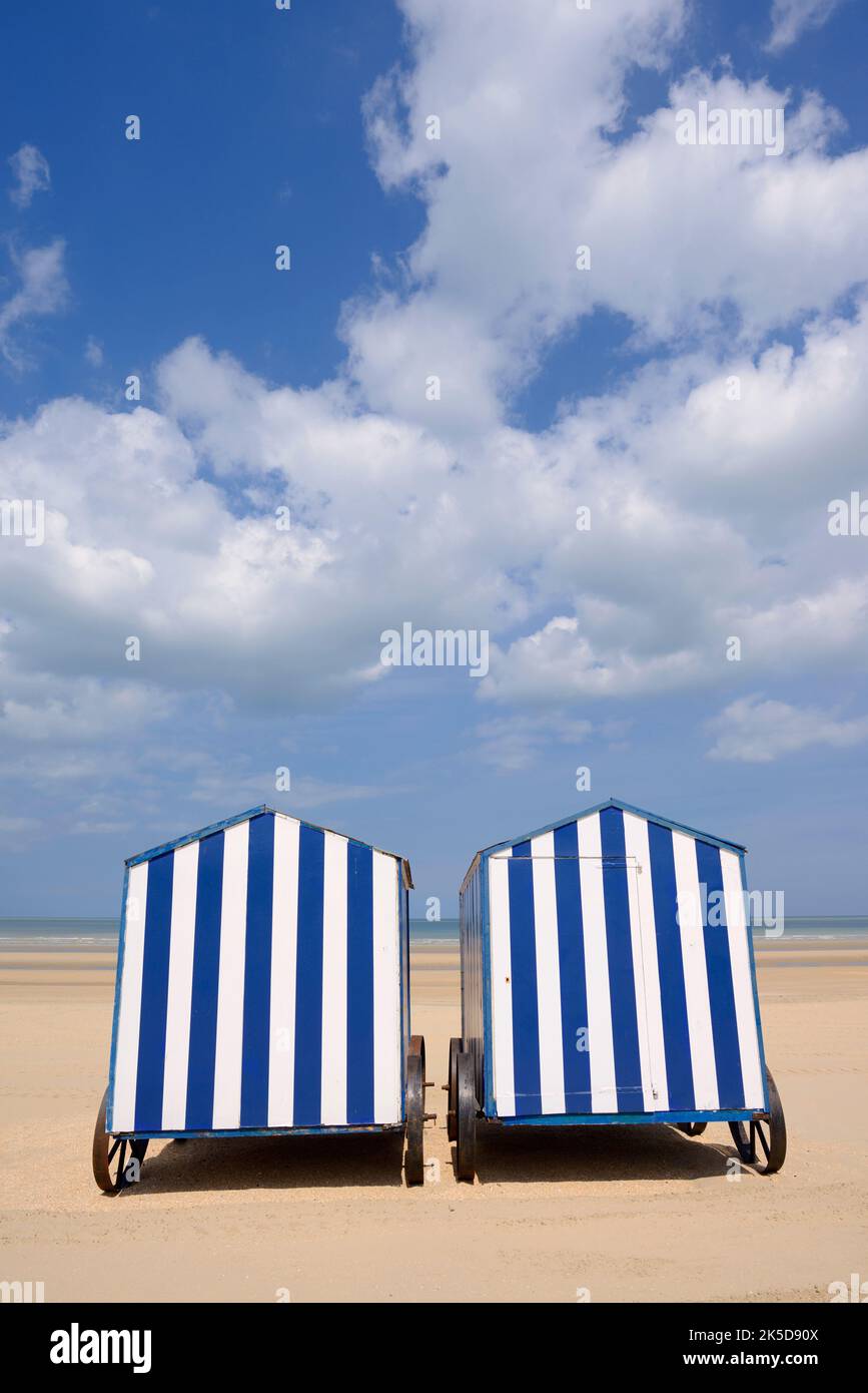 Cabines de plage sur la plage, de panne, Flandre Occidentale, Flandre, Belgique Banque D'Images