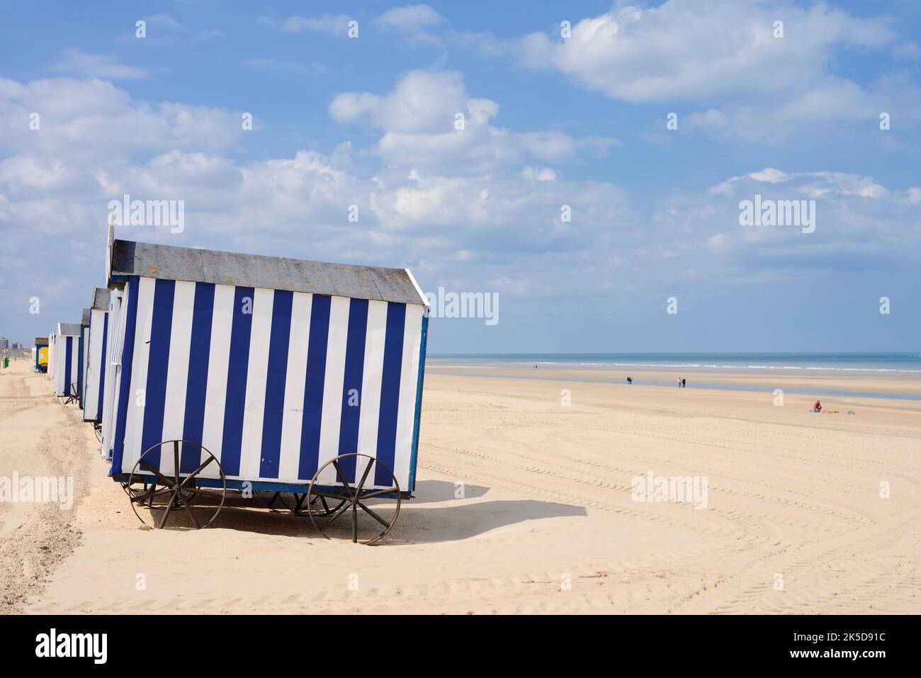 Cabines de plage sur la plage, de panne, Flandre Occidentale, Flandre, Belgique Banque D'Images