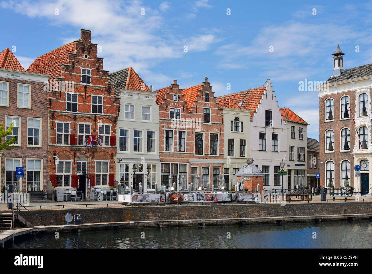 Maisons au port de la ville, Goes, Zuid-Beveland, Zeeland, pays-Bas Banque D'Images