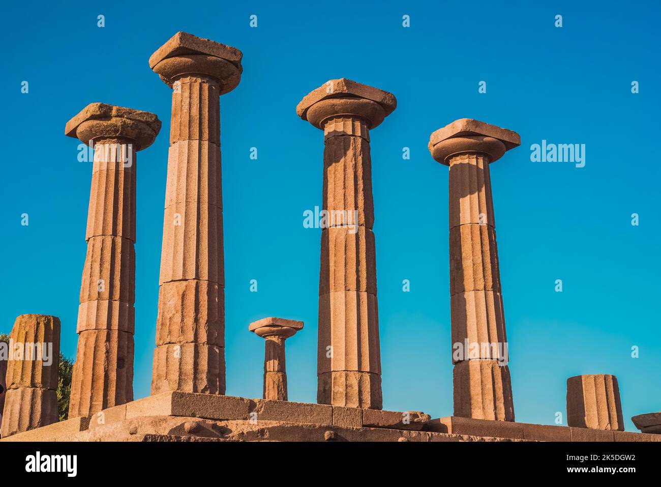 Temple d'Athéna dans la ville antique d'Assos. Behramkale, Canakkale, Turquie. Banque D'Images