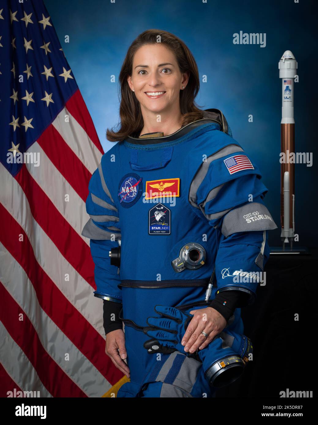 Houston, États-Unis d'Amérique. 18 juin 2019. Nicole Mann, astronaute de la NASA, portrait officiel portant un Boeing Strainer Launch suit au Johnson Space Center, à 18 juin 2019, à Houston, Texas. Mann est la première amérindienne et la première femme à commander une mission de la NASA dans l'espace. Crédit : Robert Markowitz/NASA/Alay Live News Banque D'Images