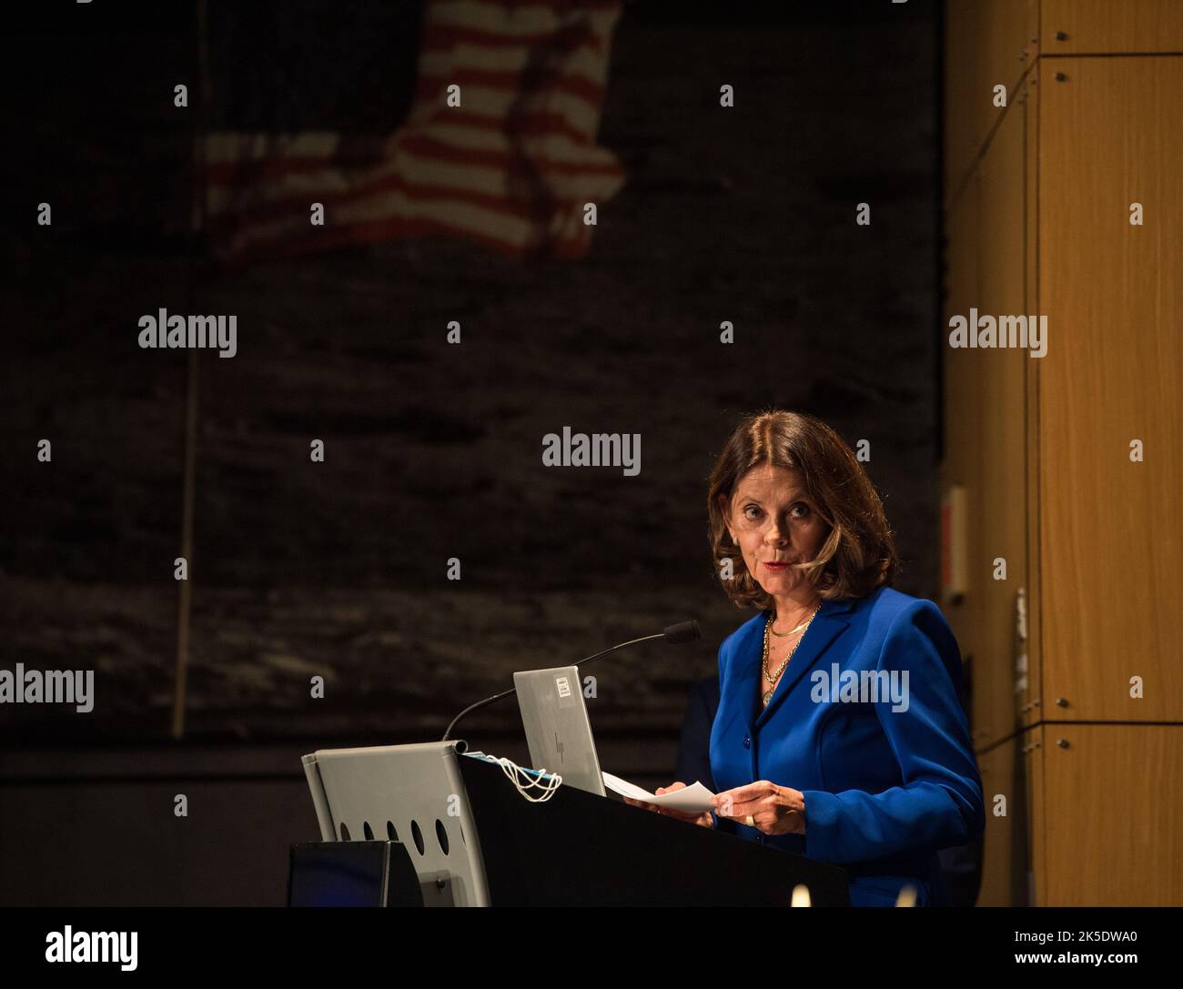 La vice-présidente colombienne Marta Lucía Ramírez s'est adressée aux participants du siège de la NASA le 10 mai 2022, avant que la Colombie ne signe les accords d'Artemis, devenant ainsi le dix-neuvième pays à adhérer au cadre international d'exploration spatiale. Banque D'Images