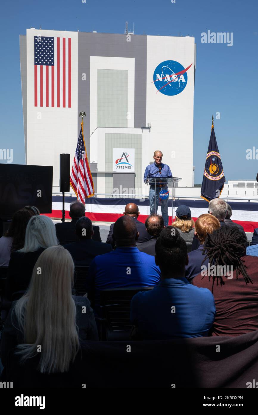 Bill Nelson, administrateur de la NASA, prononce le discours sur l'état de la NASA 2022 le 28 mars 2022, depuis le Kennedy Space Center, décrivant l'exploration de la Lune et de mars, les initiatives climatiques et le leadership aérospatial. Banque D'Images