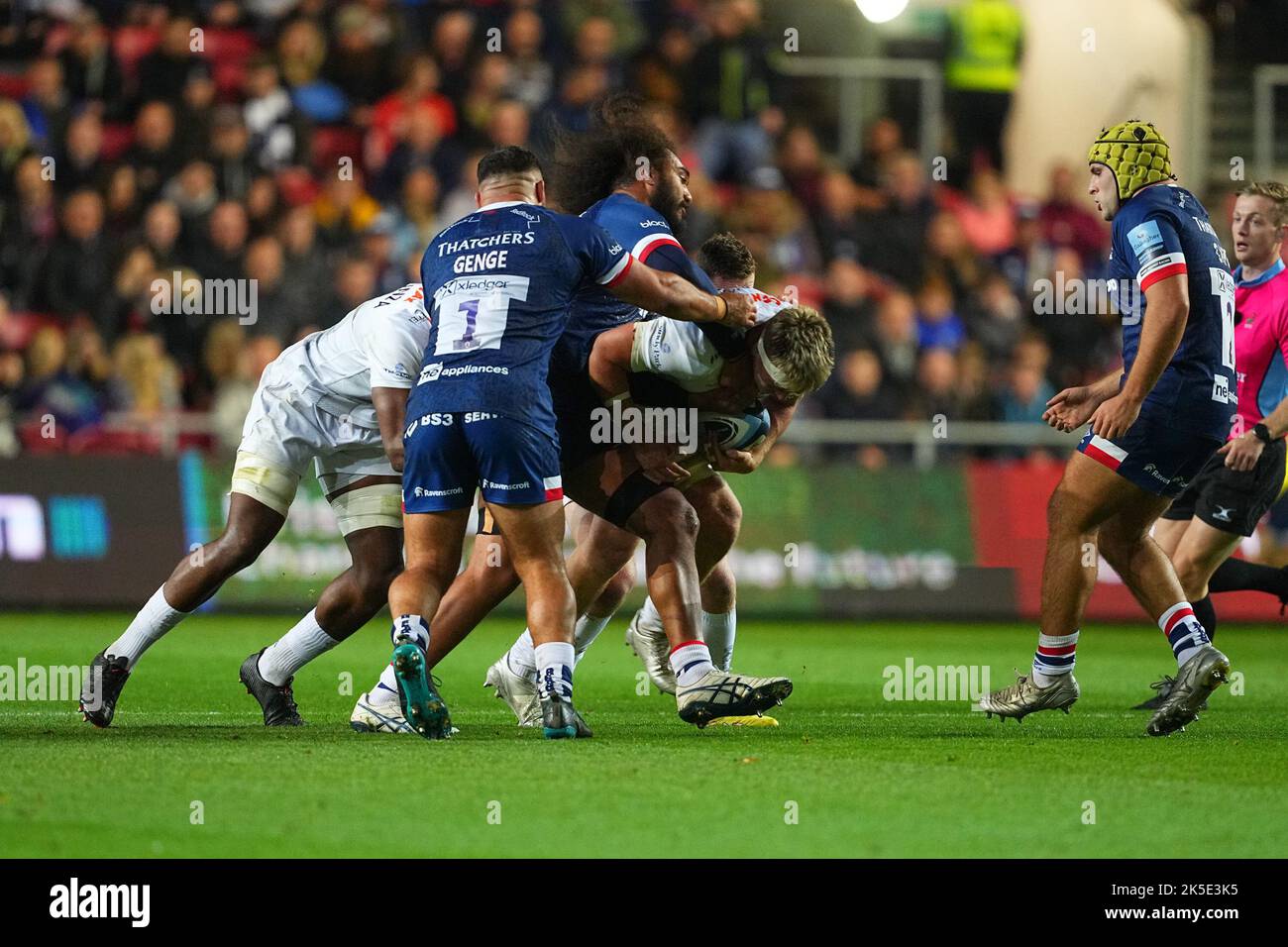 Richard Capstick, d'Exeter Chiefs, tente de se battre à travers les joueurs de Bristol lors du match de rugby Gallagher Premiership entre Bristol Rugby et Exeter Chiefs à Ashton Gate, Bristol, Angleterre, le 7 octobre 2022. Photo de Scott Boulton. Utilisation éditoriale uniquement, licence requise pour une utilisation commerciale. Aucune utilisation dans les Paris, les jeux ou les publications d'un seul club/ligue/joueur. Crédit : UK Sports pics Ltd/Alay Live News Banque D'Images