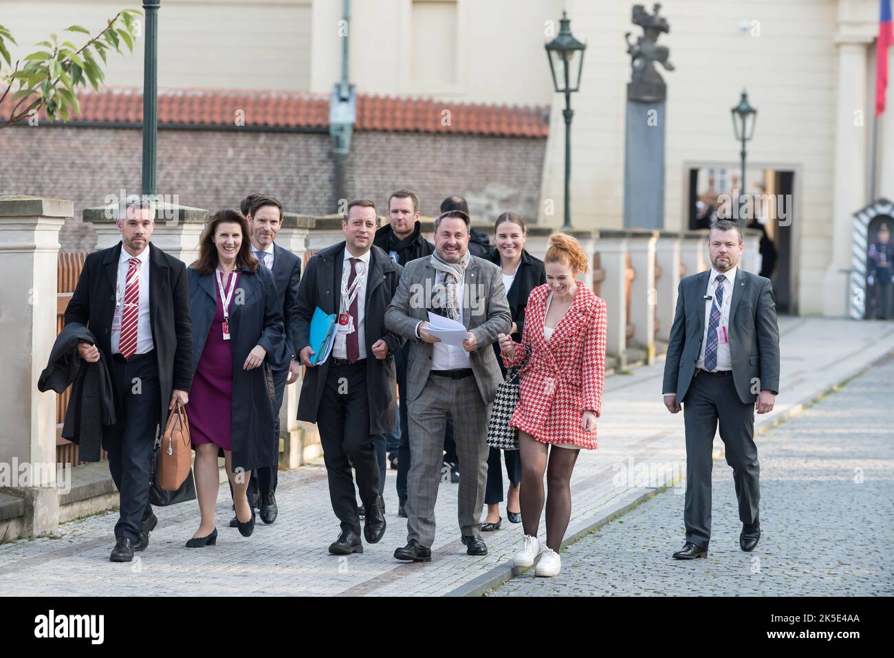 Prague, République tchèque. 07th octobre 2022. M. Xavier Bettel, Premier ministre luxembourgeois, vu après la réunion informelle du Conseil européen de Prague. Les principaux points abordés au cours de la réunion ont été la guerre en Ukraine, l'énergie et la situation économique en Europe. Crédit : SOPA Images Limited/Alamy Live News Banque D'Images