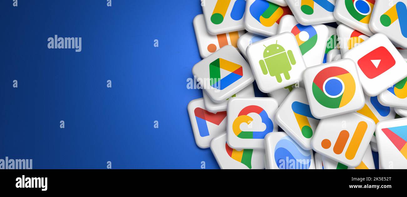 Logos de différents services Google (Chrome, Youtube, Android, Drive, Cloud, ADS, Adsense, Analytics, Gmail, cartes, Terre, Adsense, payer, jouer) sur un tas Banque D'Images