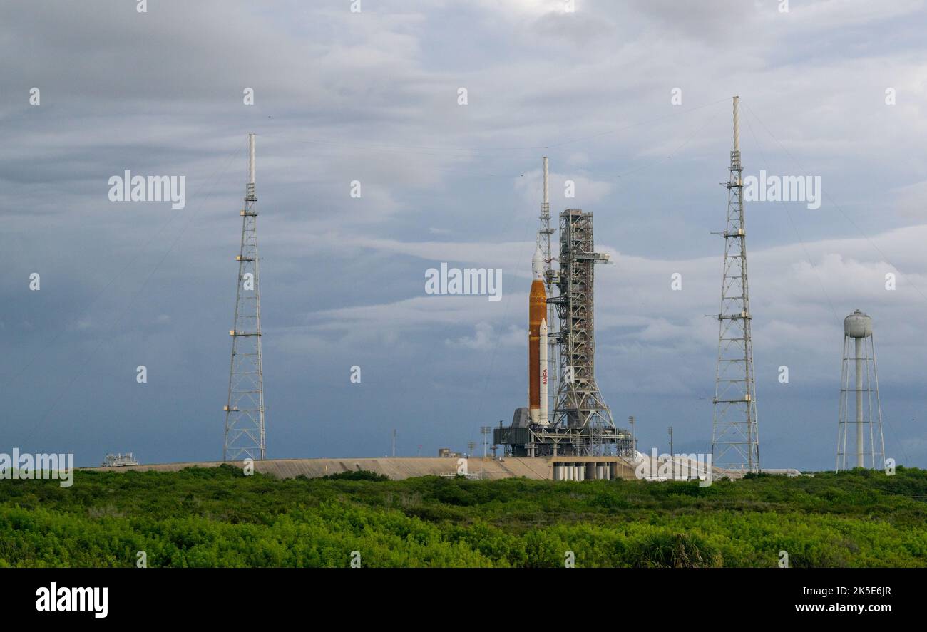 ARTEMIS I est la mission d’essai sans équipage de la NASA utilisant la fusée SLS et le vaisseau spatial Orion, lancés depuis le Kennedy Space Center pour valider les systèmes spatiaux intégrés, y compris les infrastructures au sol et de soutien. Banque D'Images