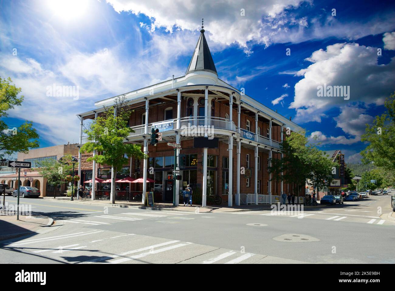 The Weatherford Hotel - un point de repère de 1900 à l'angle de E Aspen et N Leroux dans le centre-ville de Flagstaff, AZ Banque D'Images