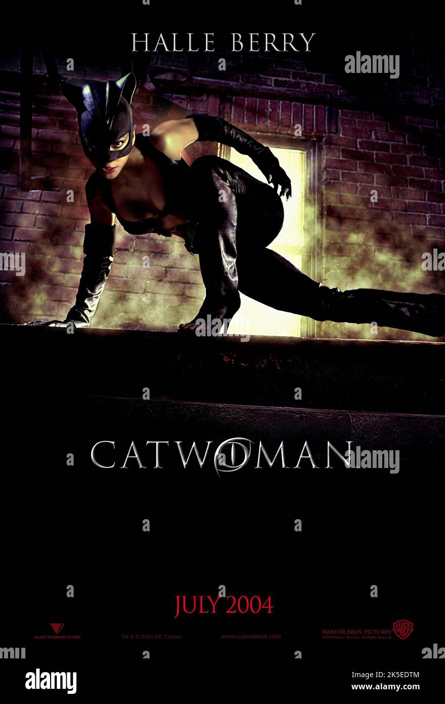 HALLE BERRY, Catwoman, 2004 Banque D'Images