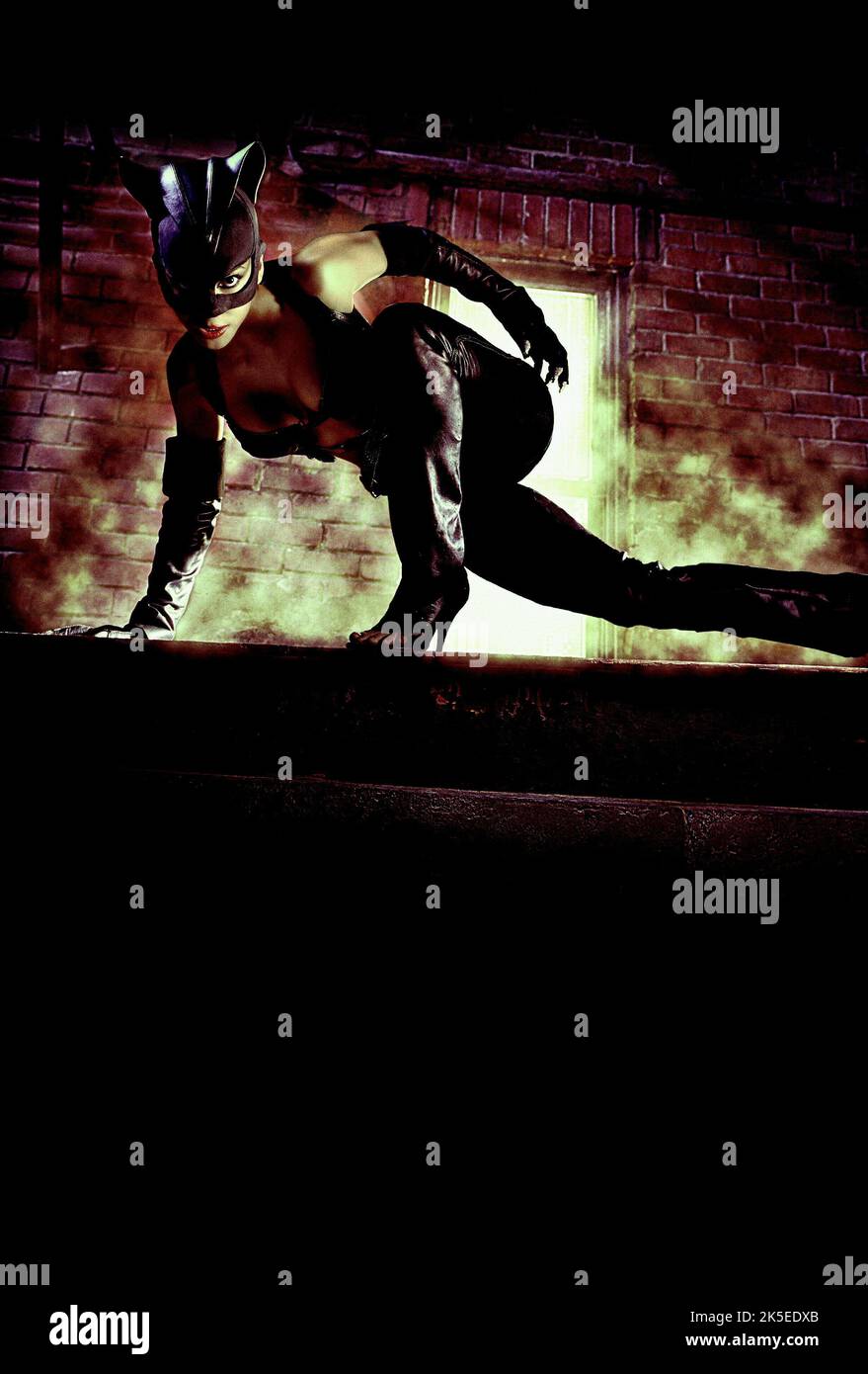 HALLE BERRY, Catwoman, 2004 Banque D'Images