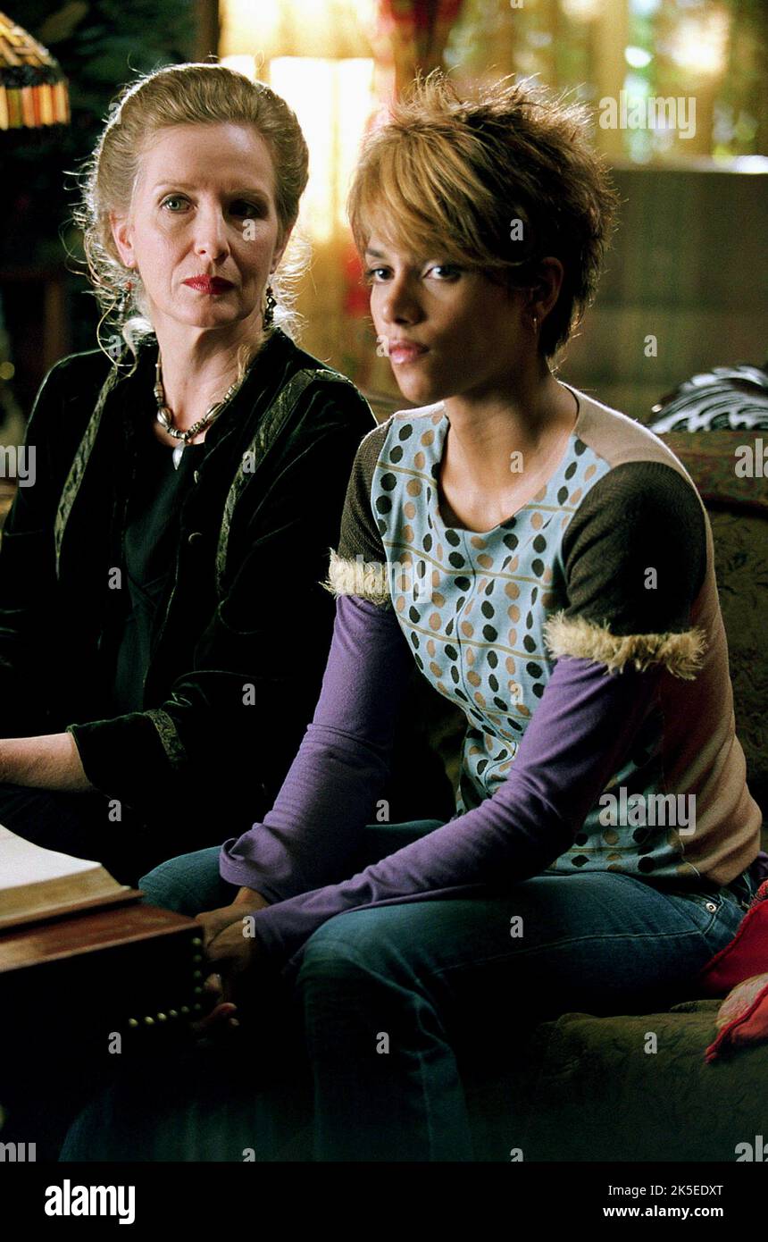 FRANCES CONROY, Halle Berry, Catwoman, 2004 Banque D'Images