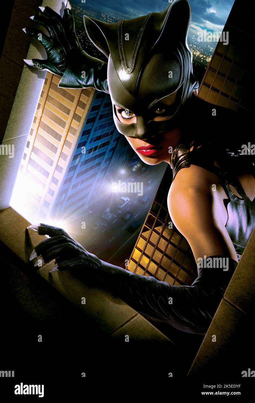HALLE BERRY, Catwoman, 2004 Banque D'Images