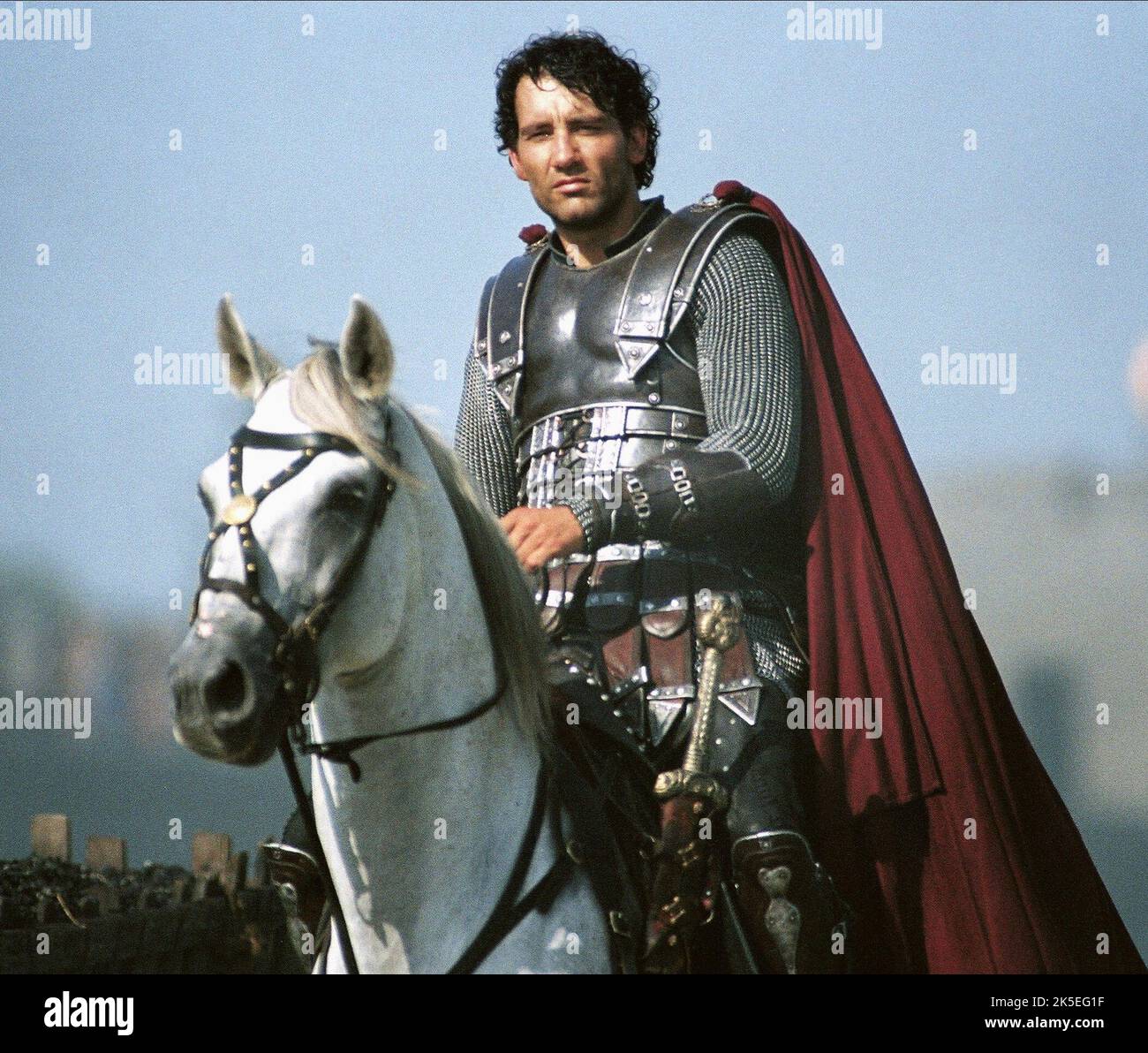 CLIVE OWEN, LE ROI ARTHUR, 2004 Banque D'Images