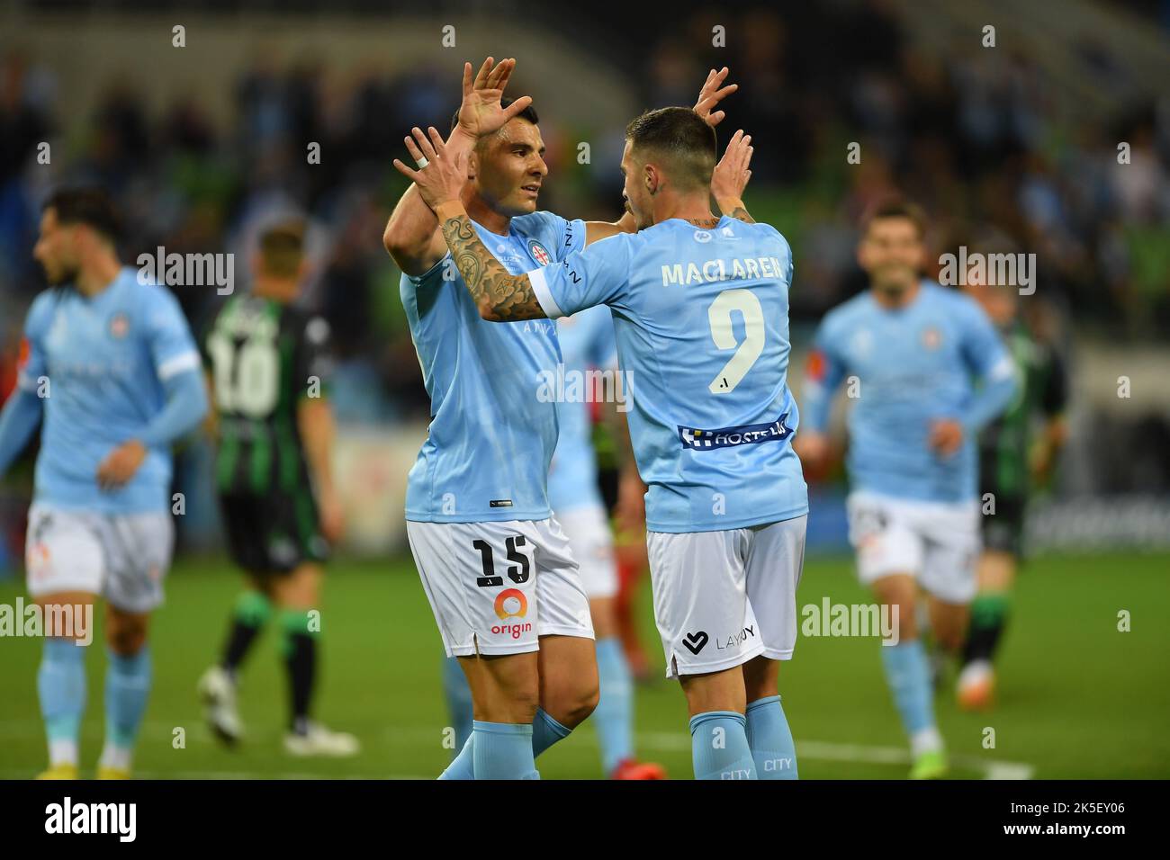 Melbourne, Australie. 7 octobre 2022. Photo : Andrew Nabbout célèbre l'objectif d'ouverture de Melbourne avec Jamie McLaren au Melbourne City v We Banque D'Images