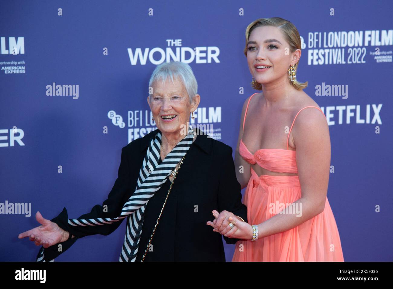 Florence Pugh et sa grand-mère Granny Pat assistent à la première Wonder dans le cadre du Festival du film BFI de Londres 66th à Paris, France sur 06 octobre 2022. Photo d'Aurore Marechal/ABACAPRESS.COM Banque D'Images