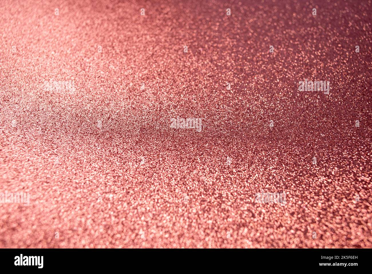 Fond en bronze avec texture pailletée. Fond bokeh abstrait brillant brun. Texture étincelante pour carte d'anniversaire, nouvel an, noël, fête et autres Banque D'Images