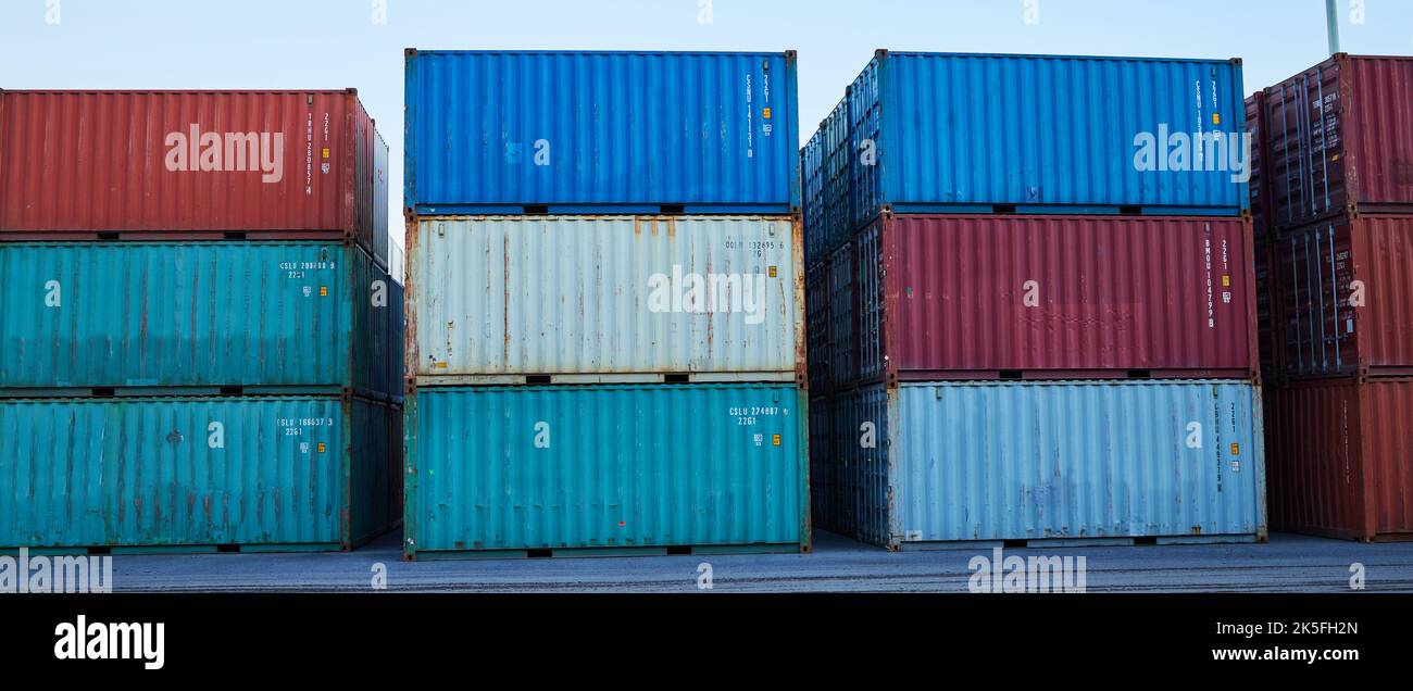 Port de fret pour conteneurs industriels, commerce commercial et/ou entrepôt international d'exportation et extérieur. Logistique commerciale, inventaire de l'industrie et Banque D'Images