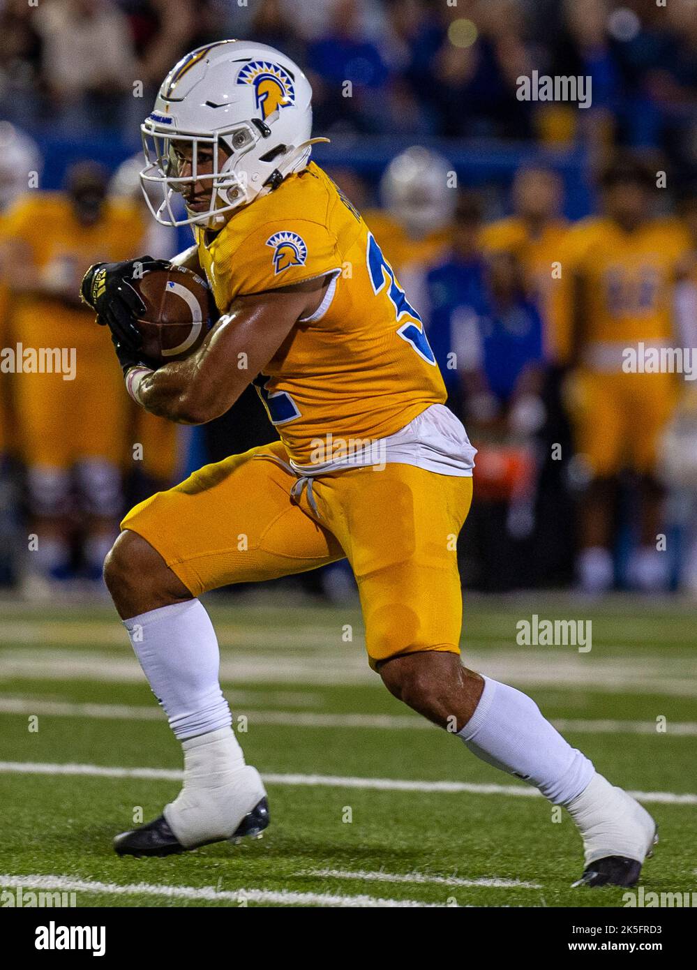 Stade de la CEFCU San Jose, CA. 07th octobre 2022. San Jose, CA États-Unis San Jose en arrière Kairee Robinson (32) court pour une première fois pendant le match de football NCAA entre les rebelles UNLV et les Spartans d'État de San Jose. Les Spartans battent UNLV 40-7 au CEFCU Stadium San Jose, CA. Thurman James/CSM/Alamy Live News Banque D'Images