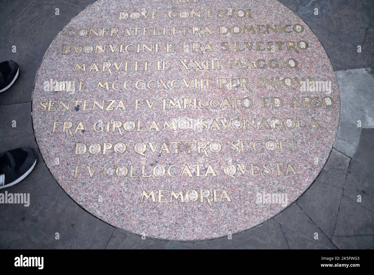 Savonarola Memorial plaque où le prédicateur a été mélangé et brûlé sur la Piazza della Signoria à Florence Italie Italie Banque D'Images