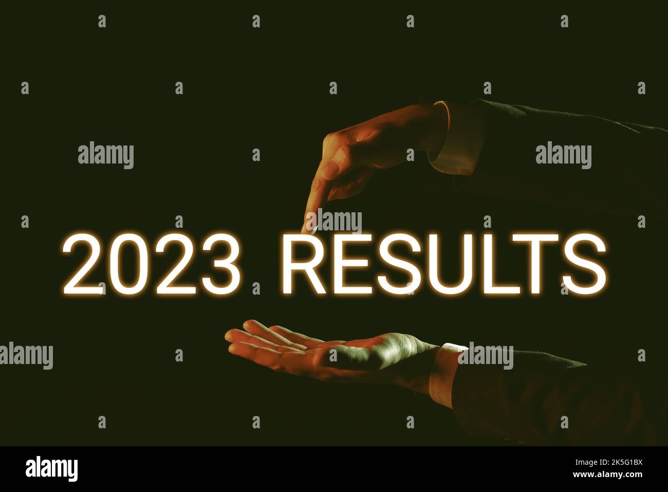 Affiche de texte affichant 2023 résultats. Concept signifiant tout résultat d'une action ou d'un événement qui se produit en l'an 2023 Banque D'Images