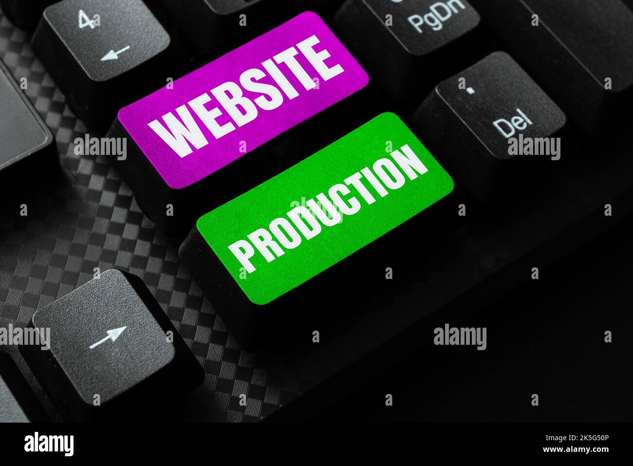 Légende conceptuelle production de site Web. Présentation de l'entreprise création de sites avec contenu de mise en page et conception graphique Banque D'Images