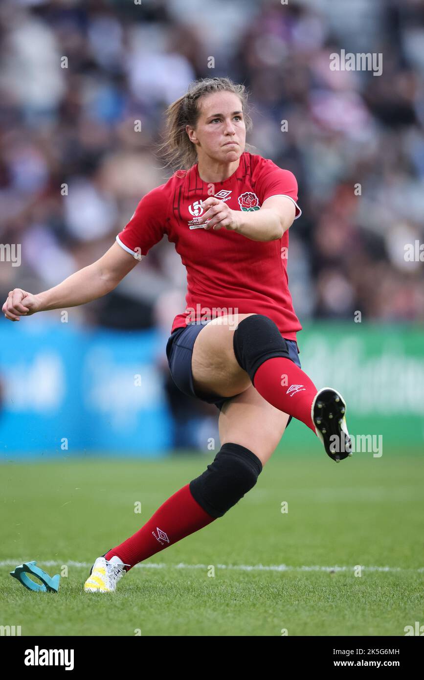 Emily Scarratt, d'Angleterre, qui donne un coup de pied à la conversion pendant le match de coupe du monde de rugby féminin Angleterre femmes contre Fiji femmes à Eden Park, Auckland, Nouvelle-Zélande, 8th octobre 2022 (photo par Natalie Bell/News Images). Banque D'Images