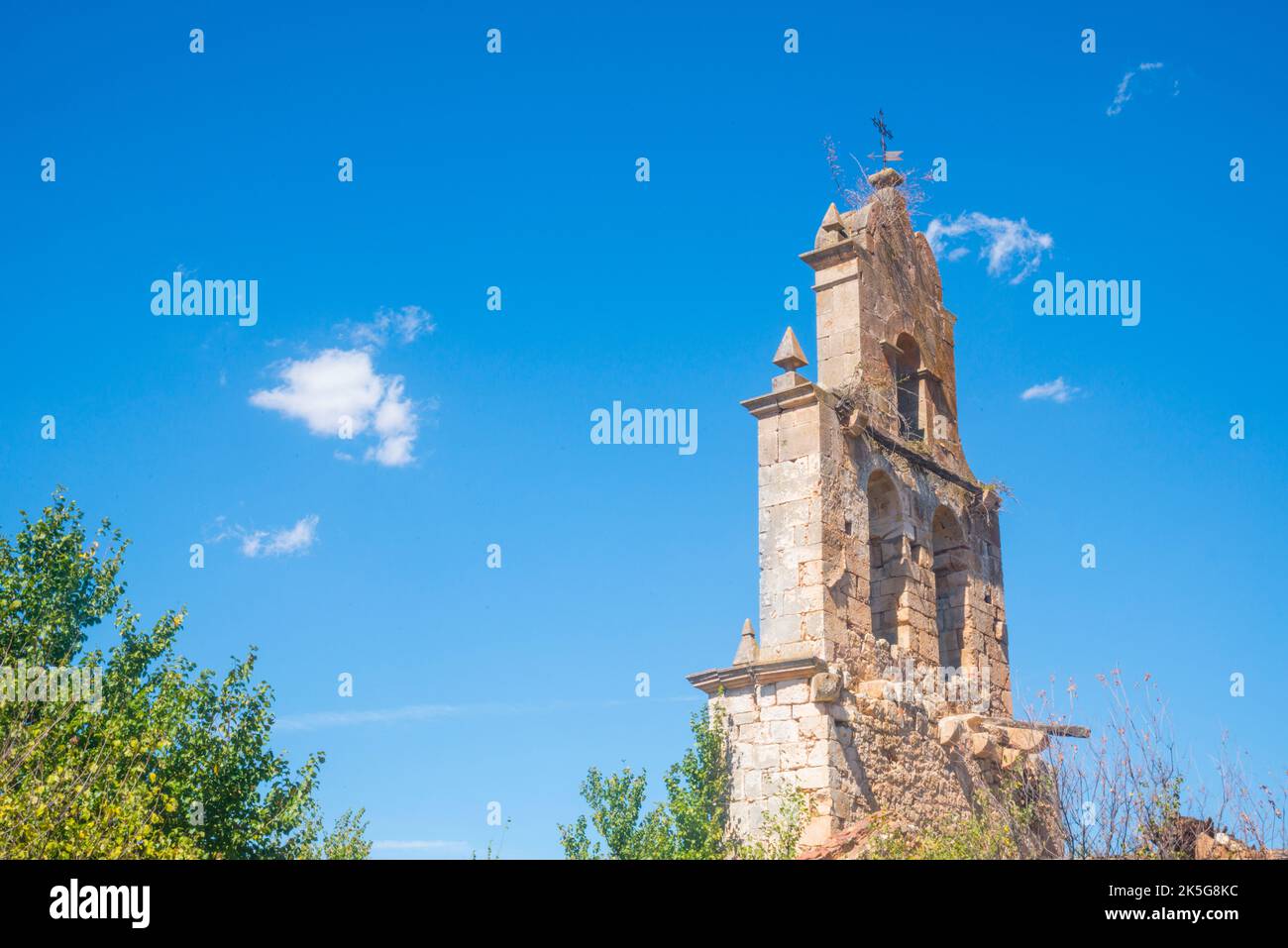 Ruines de l'église San Juan. Aldeanueva del Monte, province de Ségovie, Castilla Leon, Espagne. Banque D'Images