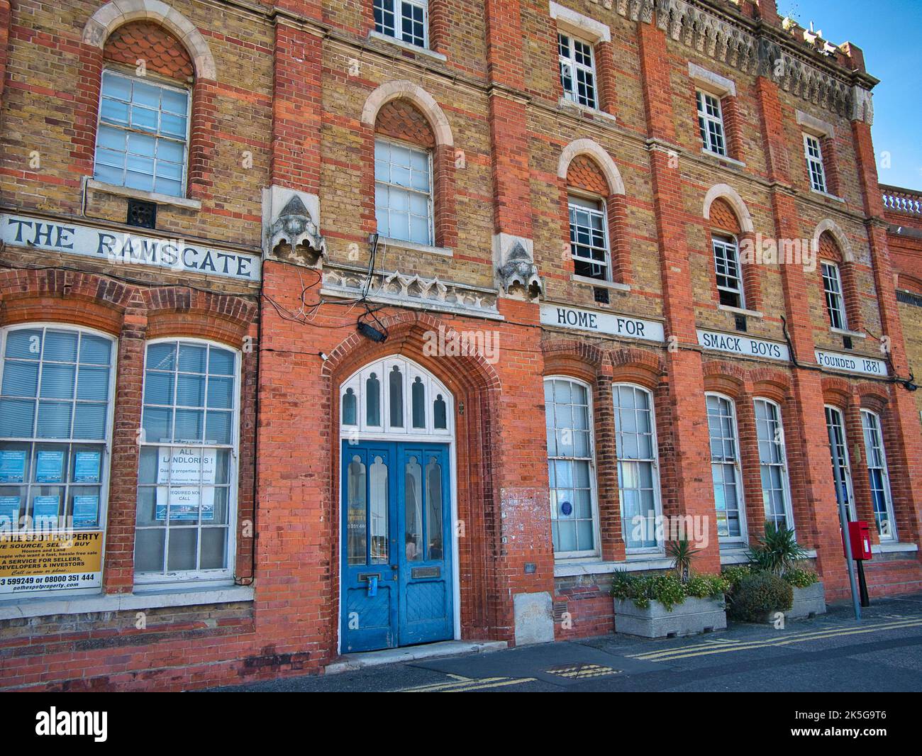 La maison en brique Ramsgate pour Smack Boys - une auberge de bord de mer pour les garçons qui ont travaillé sur les smacks de voile à la fin de 1800s. Banque D'Images