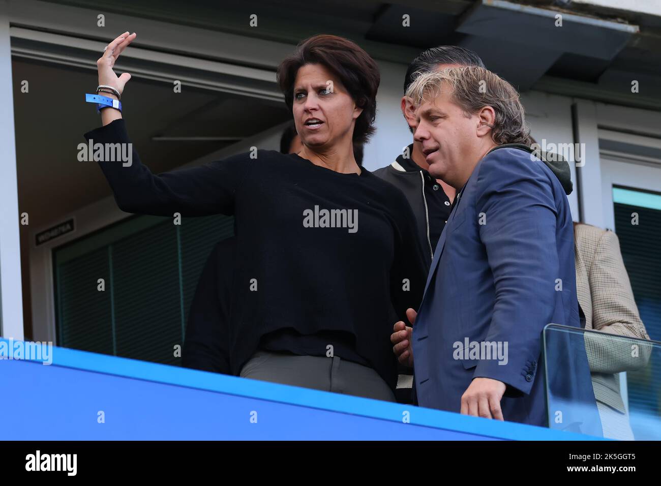 8th octobre 2022 ; Stamford Bridge, Chelsea, Londres, Angleterre : Premier League football, Chelsea contre Wolves : Todd Boehly, propriétaire de Chelsea, parle avec VIP&#x2019;s. Banque D'Images