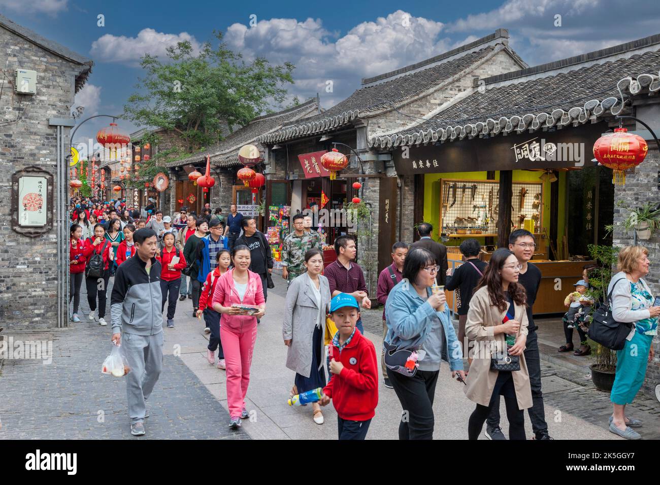 Yangzhou, Jiangsu, Chine. Dong Guan Scène de rue. Banque D'Images