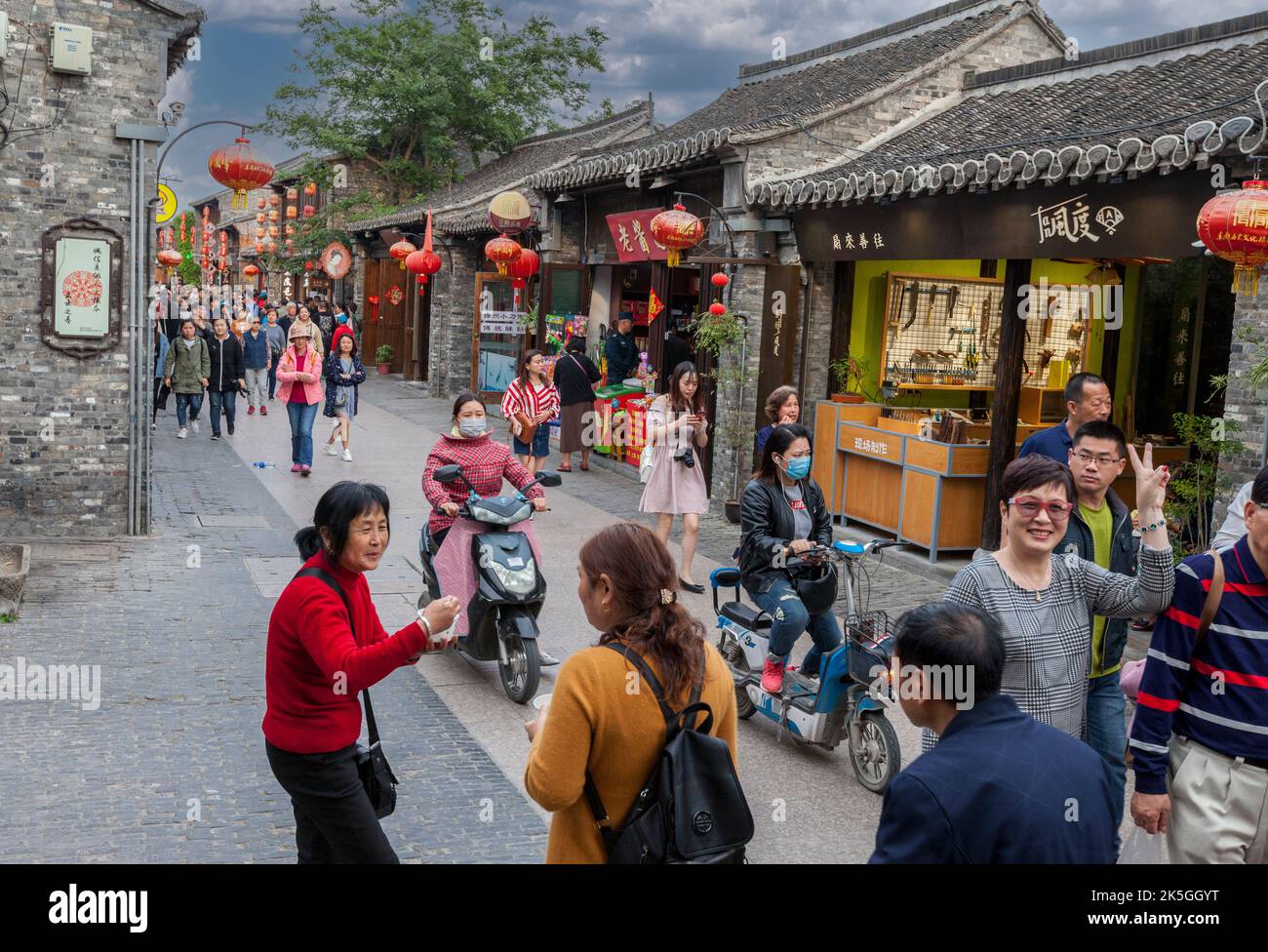 Yangzhou, Jiangsu, Chine. Dong Guan Scène de rue. Banque D'Images