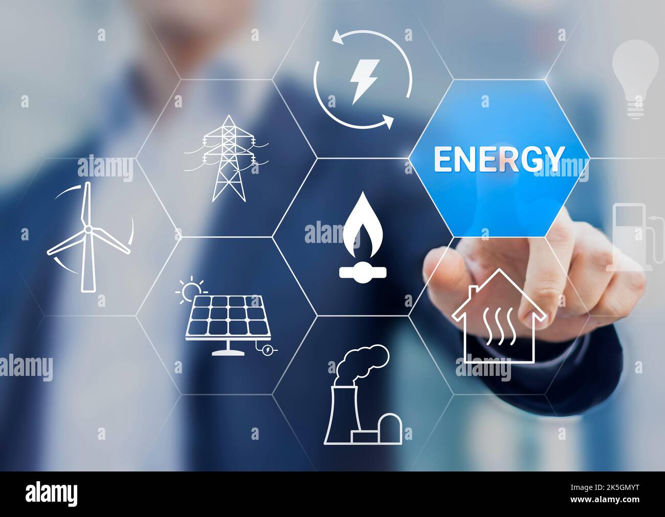 Marché de l'énergie, production, transport, consommation. Électricité renouvelable avec éolienne, panneau solaire. Centrale nucléaire. Gaz et carburant. Internatio Banque D'Images