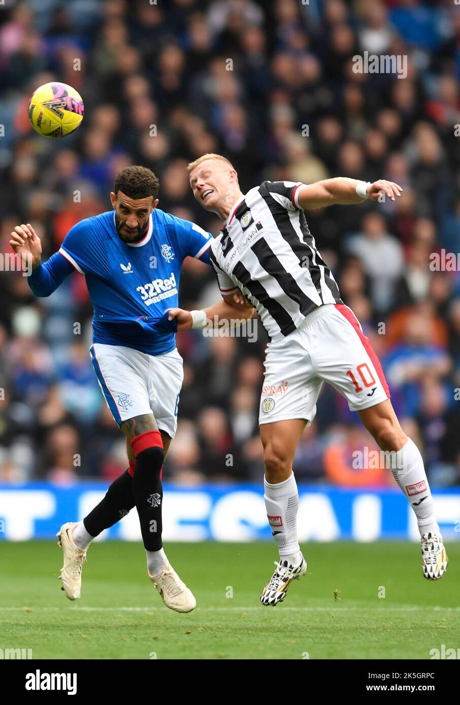 Glasgow, le 8th octobre 2022. Connor Goldson des Rangers et Curtis main de St Mirren lors du match cinch Premiership au stade Ibrox, à Glasgow. Crédit photo à lire: Neil Hanna / Sportimage crédit: Sportimage / Alay Live News Banque D'Images