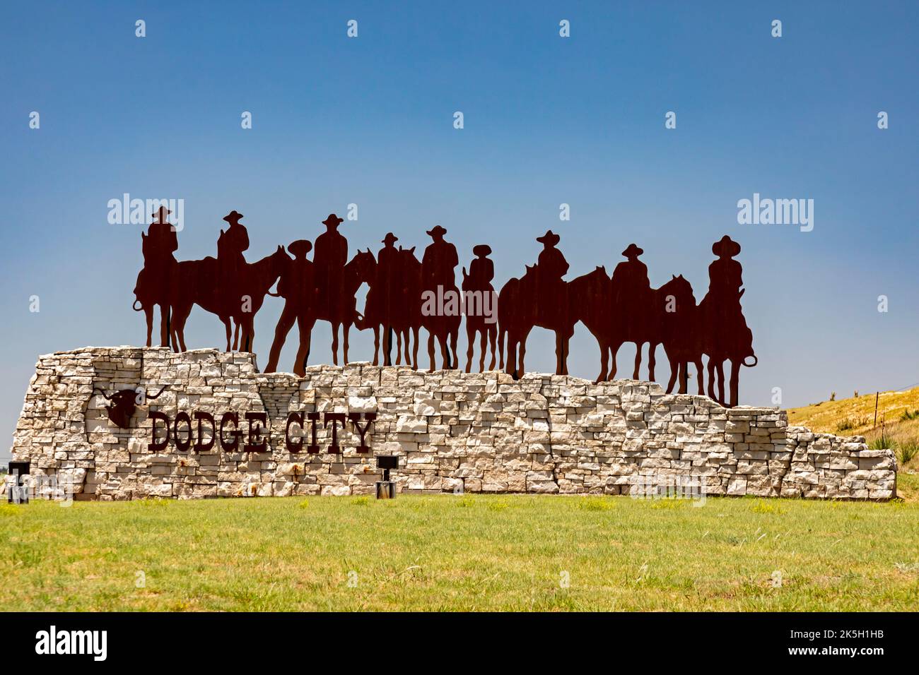 Dodge City, Kansas - Une sculpture de cow-boy accueille les visiteurs à Dodge City. Banque D'Images