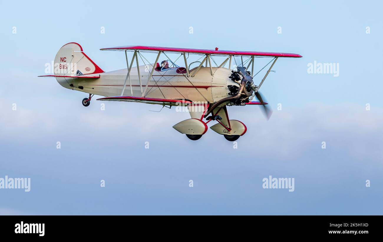 C Dans L Air Thème Du Jour Curtiss-Wright Travel Air 4000 ‘NC 8115’ en vol au salon de l’aviation
