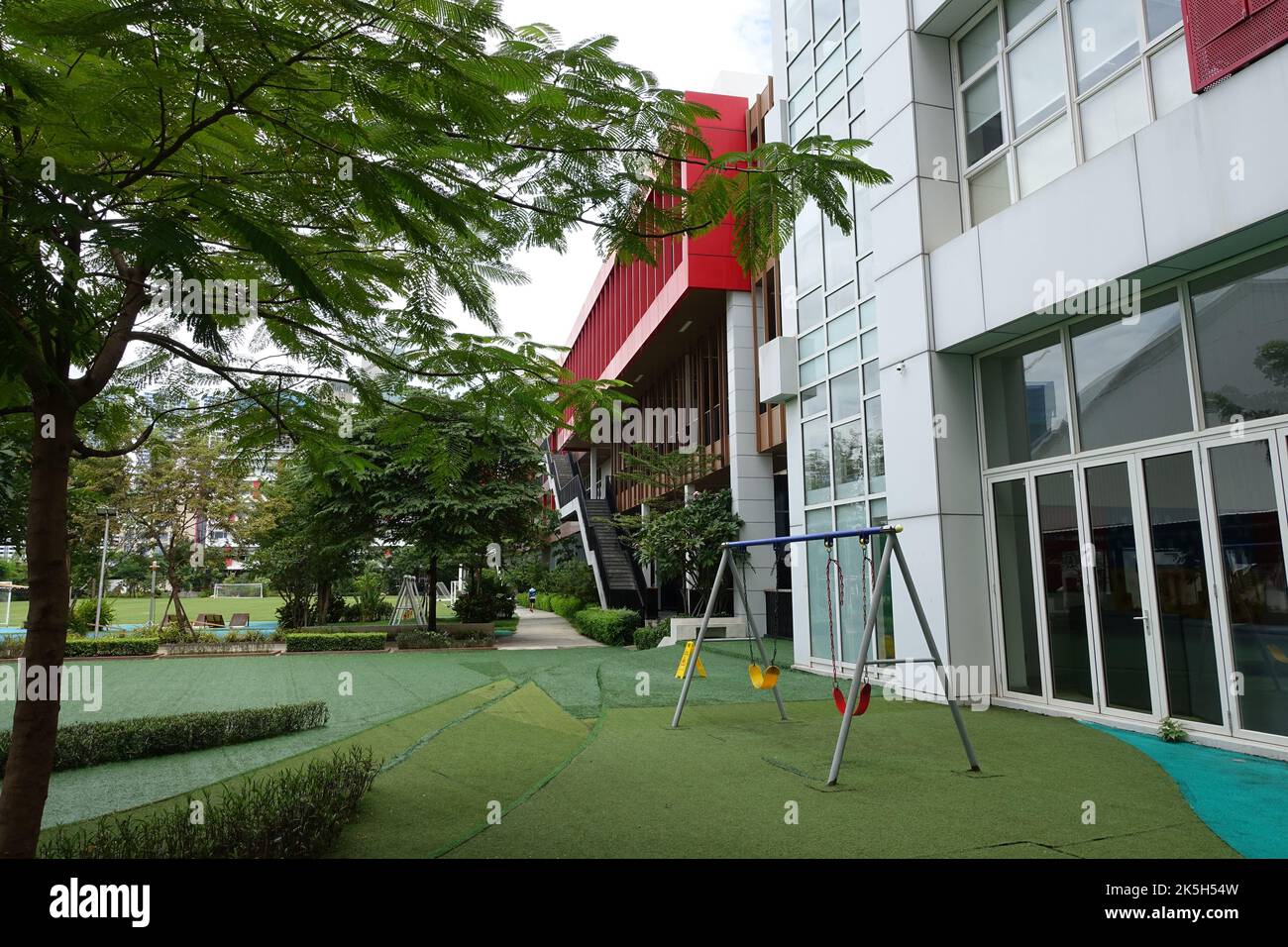 Terrain de jeu de l'école internationale canadienne de Phnom Penh avec un collège privé et une école secondaire Banque D'Images
