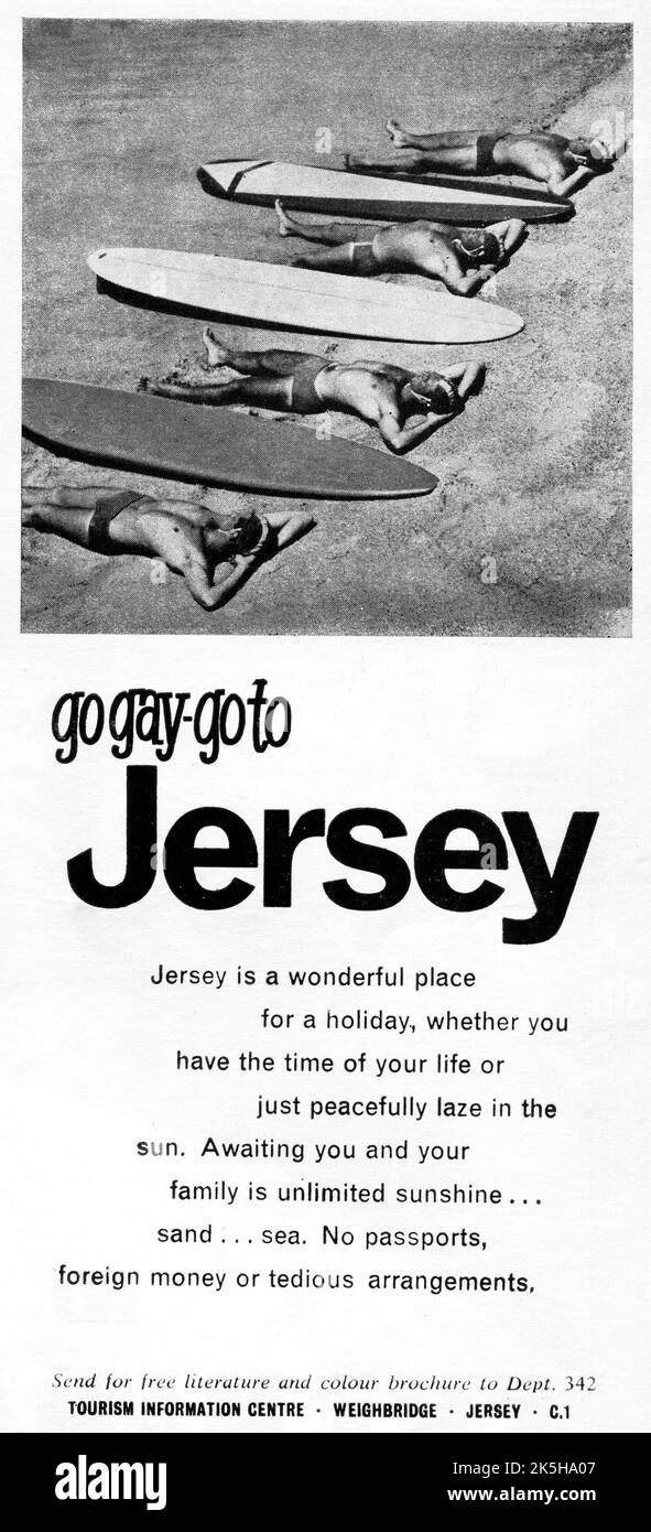 Une publicité de 1964 intitulée « Go gay – Go to Jersey » faisant la promotion du tourisme sur l’île Channel, Jersey. Il dépeint quatre surfeurs masculins musclés qui se trouvent sur la plage à côté de leurs planches de surf avec le slogan qui l'accompagne : « Jersey est un endroit merveilleux pour des vacances, que vous ayez le temps de votre vie ou que vous vous lassiez paisiblement au soleil. Vous attendant et votre famille est soleil illimité…sable….mer. Pas de passeport, d'argent étranger ou d'arrangement fastidieux. “ Banque D'Images