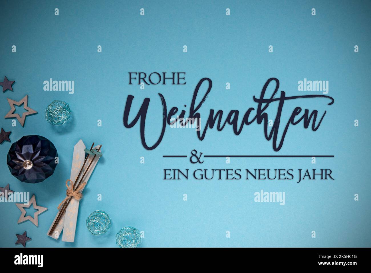 Blue Cold Christmas Background, German Gutes Neues Jahr signifie bonne année Banque D'Images