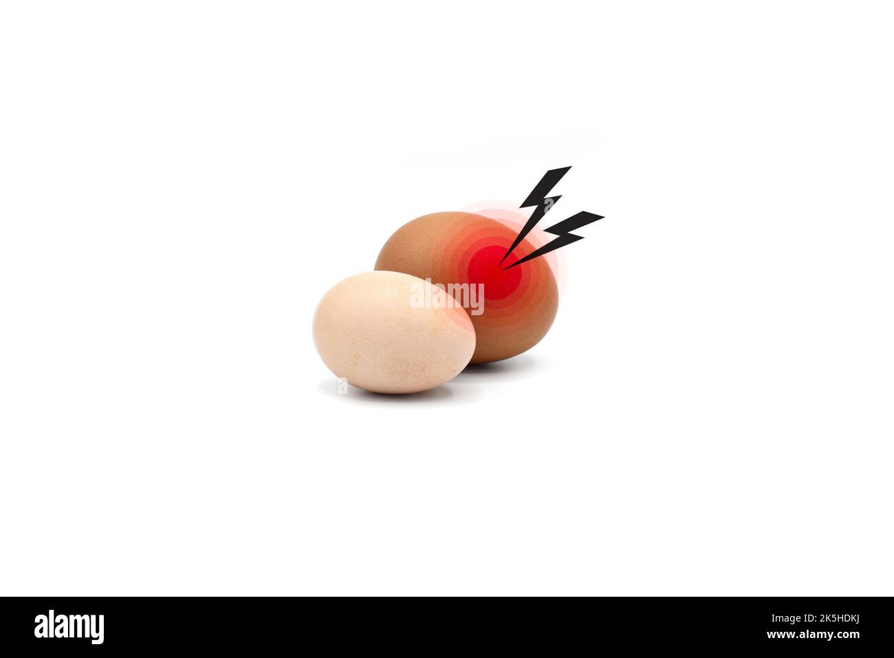 Concept de gonflement scrotal unilatéral ou douleur testiculaire. Isolé sur blanc Photo Stock
