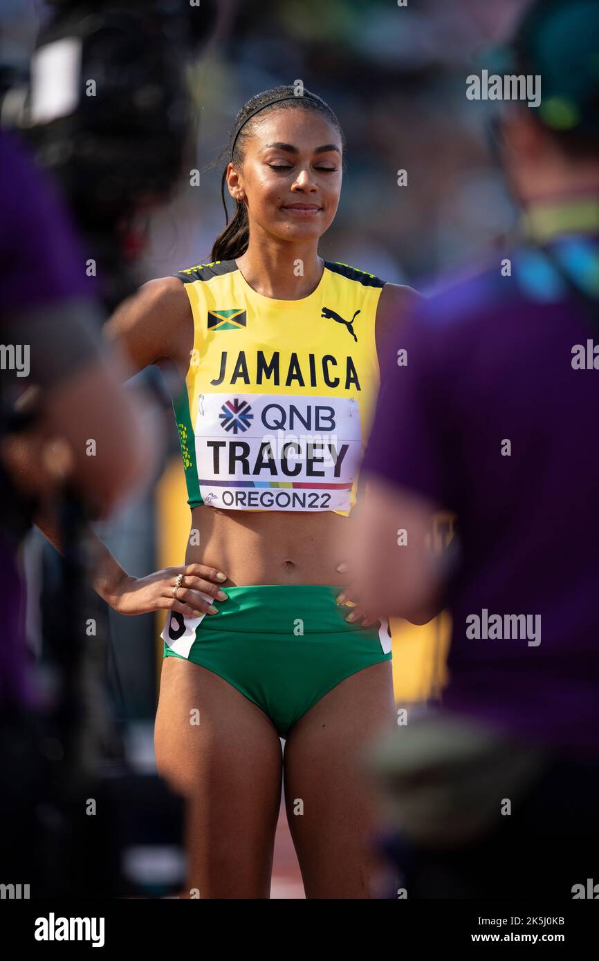 Adelle Tracey, de la Jamaïque, en compétition dans les 800m épreuves féminines aux Championnats du monde d'athlétisme, Hayward Field, Eugene, Oregon, États-Unis, le 21st juillet Banque D'Images