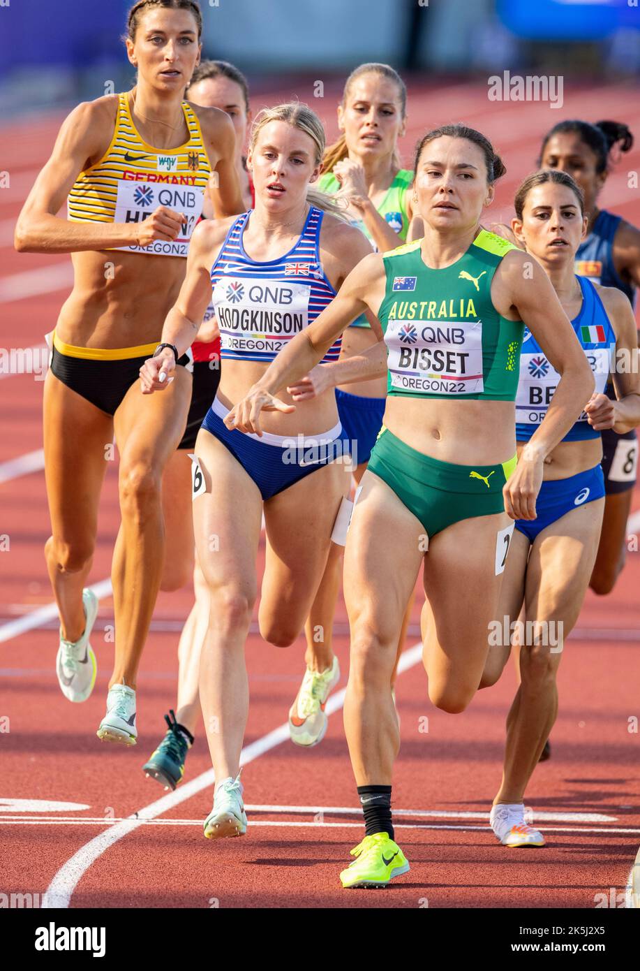 Keely Hodgkinson, de GB&ni, et Catriona Bissett, d’Australie, qui se disputent les épreuves féminines de 800m aux Championnats du monde d’athlétisme, Hayward Field, E Banque D'Images